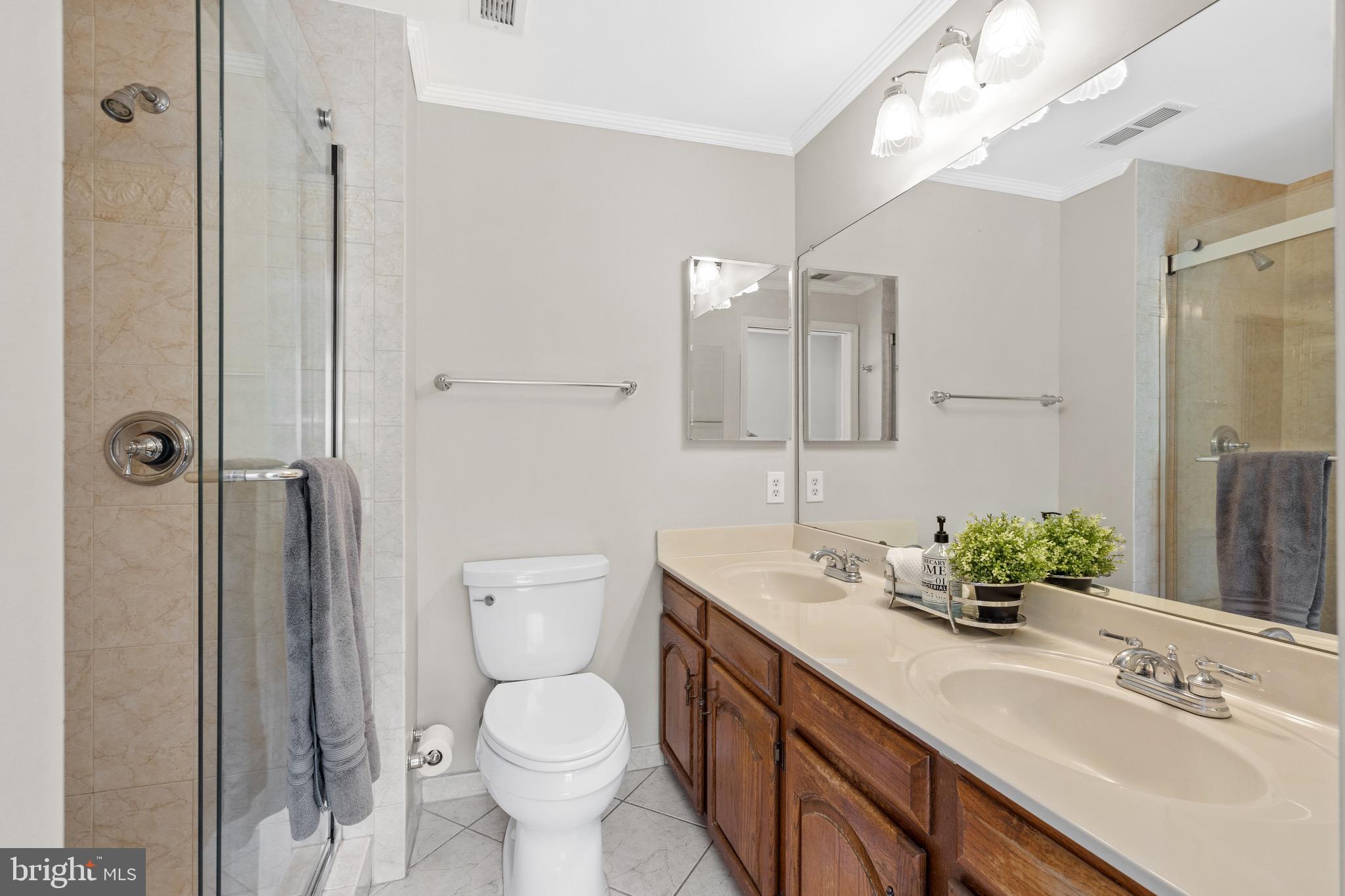 8939 Park Forest Drive Springfield, VA 22152 - Photo 27 of 48 Owner's suite bathroom.