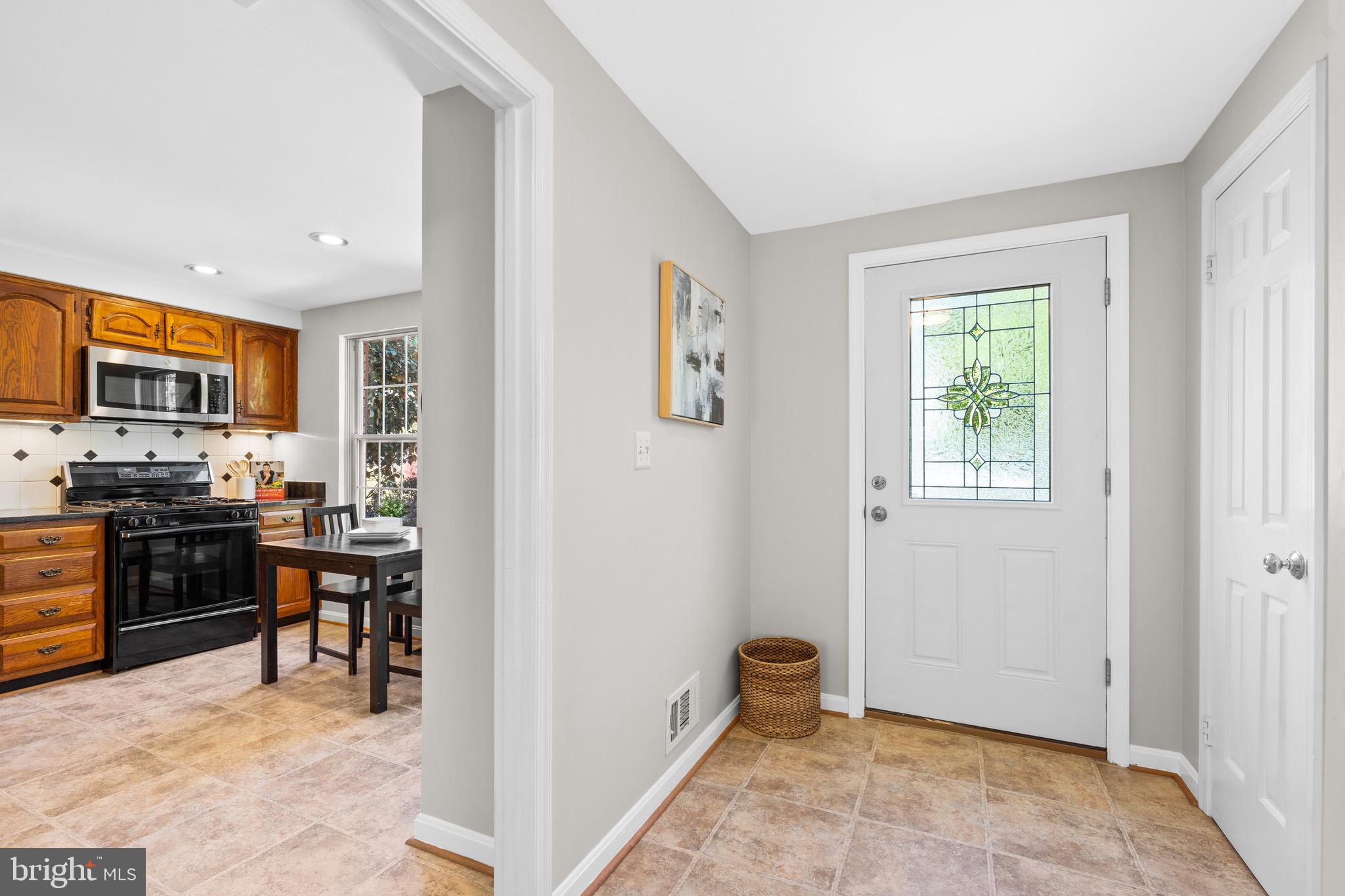 8939 Park Forest Drive Springfield, VA 22152 - Photo 3 of 48