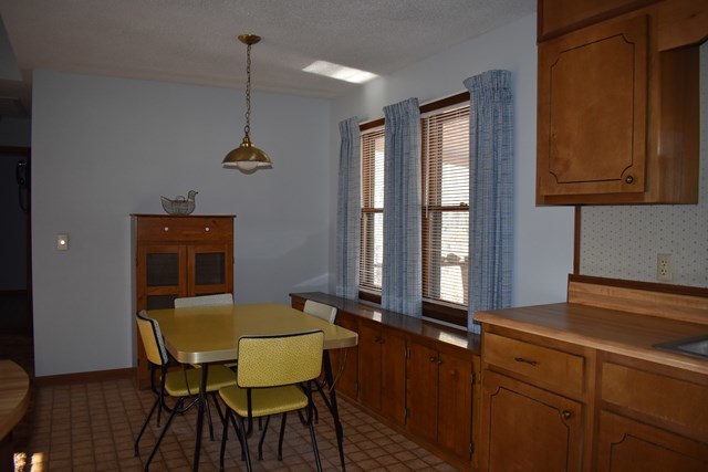 135 Taylor Road Gray, GA 31032 - Photo 9 of 28 a dining room with furniture and window