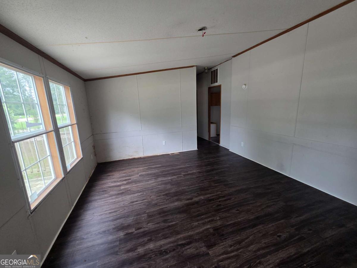 147 Barn Rd Circle Jesup, GA 31545 - Photo 2 of 9
