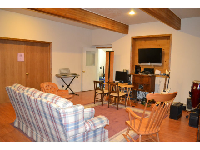 301 Dooling Road Hollister, CA 95023 - Photo 5 of 13 Gallery Image 5