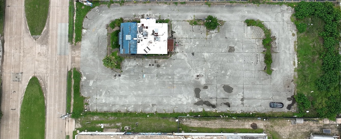 2009 Mangum Road Houston, TX 77092 - Photo 2 of 11