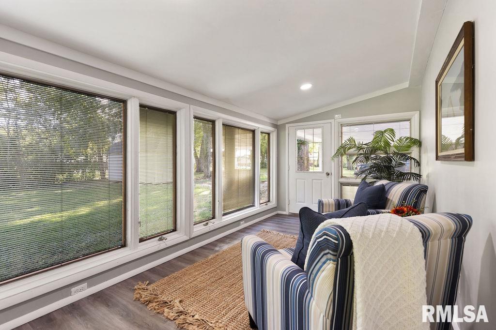 4406 Columbus Road Quincy, IL 62305 - Photo 3 of 23 Gallery Image 3