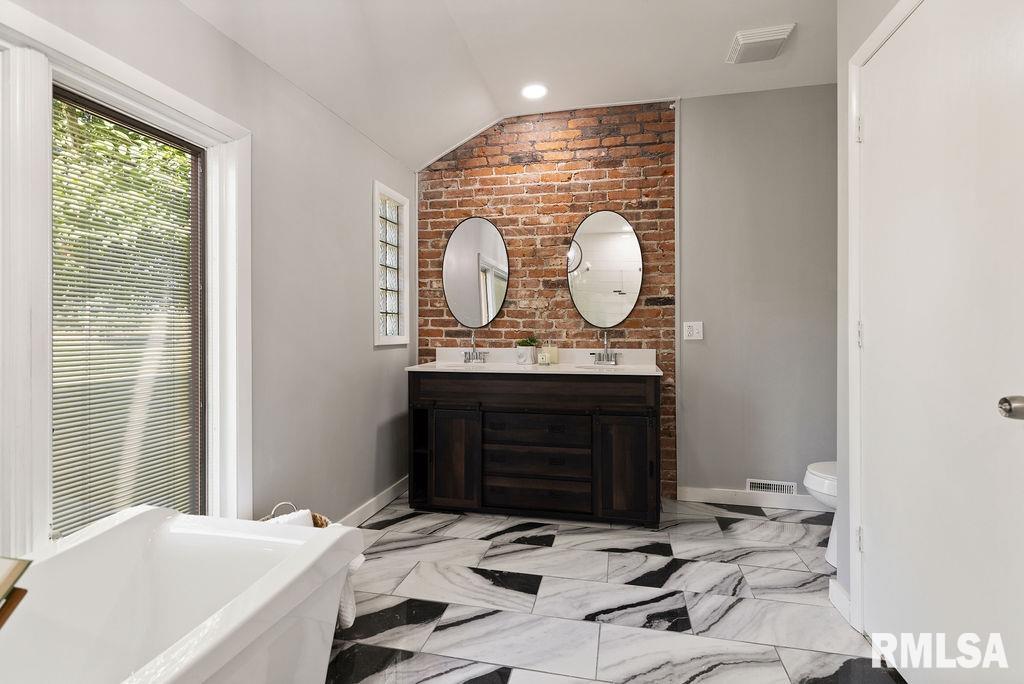 4406 Columbus Road Quincy, IL 62305 - Photo 7 of 23 Gallery Image 7