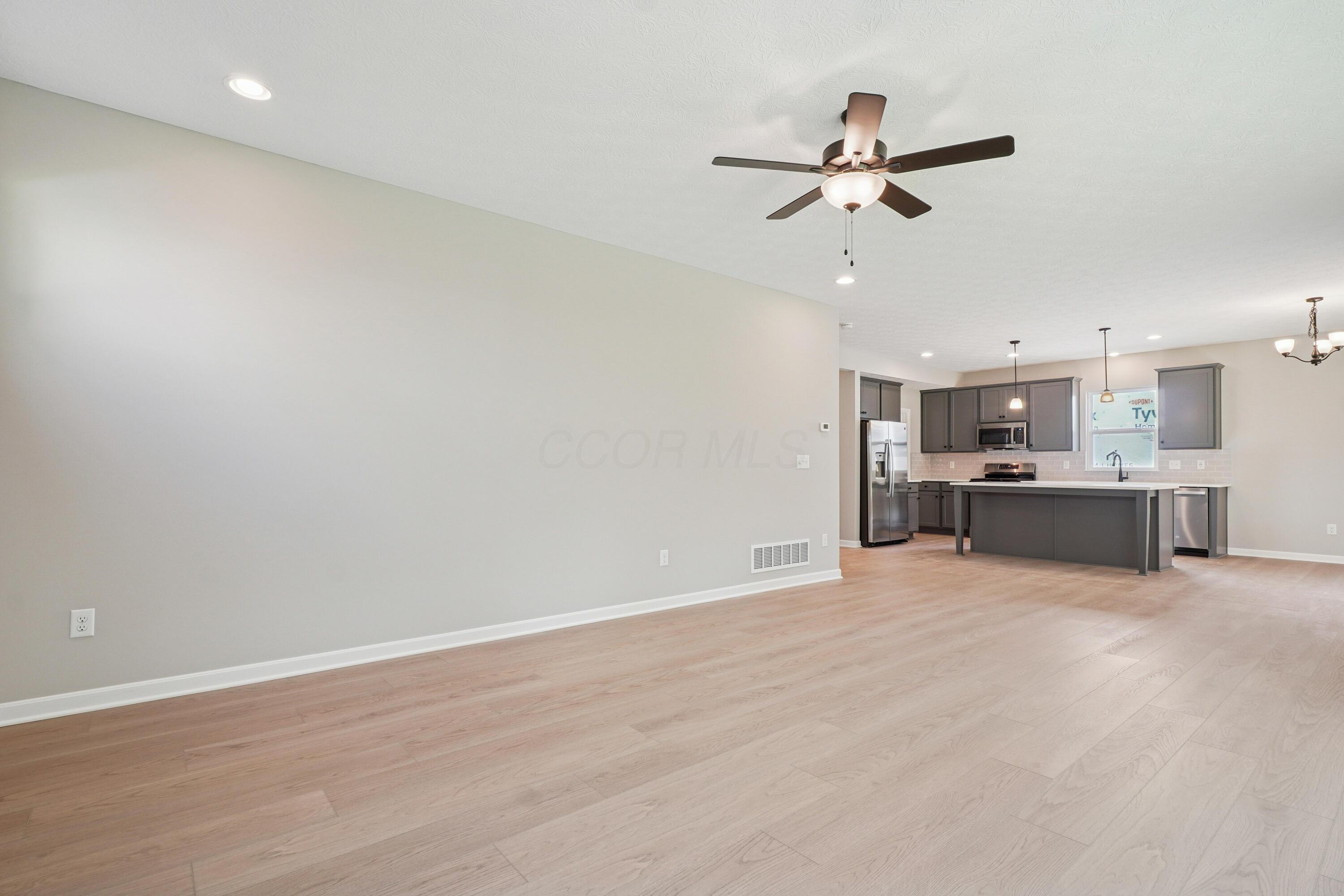 275 Olympic Loop Commercial Point, OH 43116 - Photo 11 of 51 Living Room