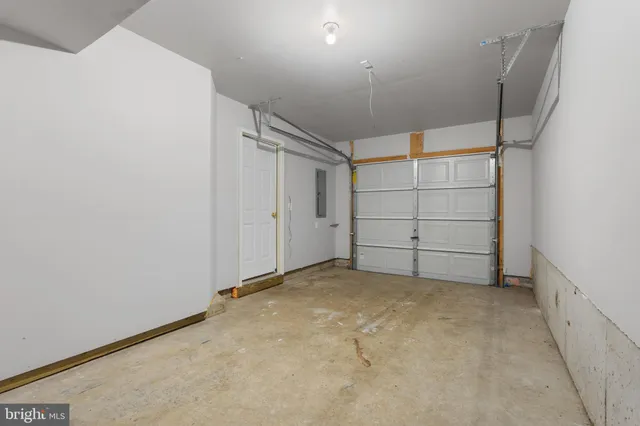 a view of room with an empty space