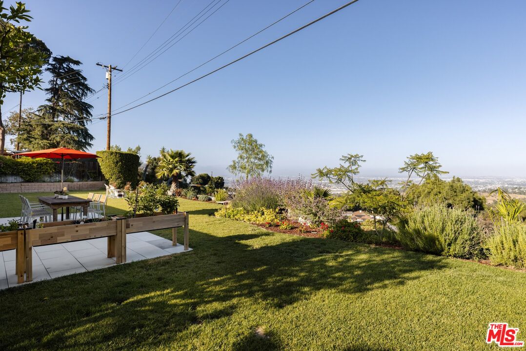 31 Silver Spring Drive Rolling Hills Estates, CA 90274 - Photo 11 of 46 a view of a backyard