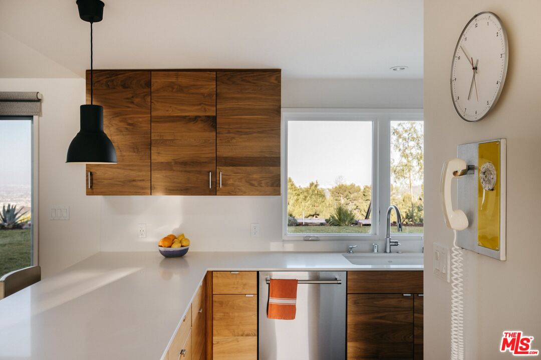 31 Silver Spring Drive Rolling Hills Estates, CA 90274 - Photo 22 of 46 a bathroom with a granite countertop sink and a large mirror
