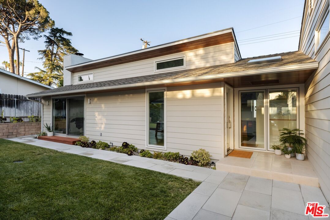 31 Silver Spring Drive Rolling Hills Estates, CA 90274 - Photo 3 of 46 a front view of a house with a yard