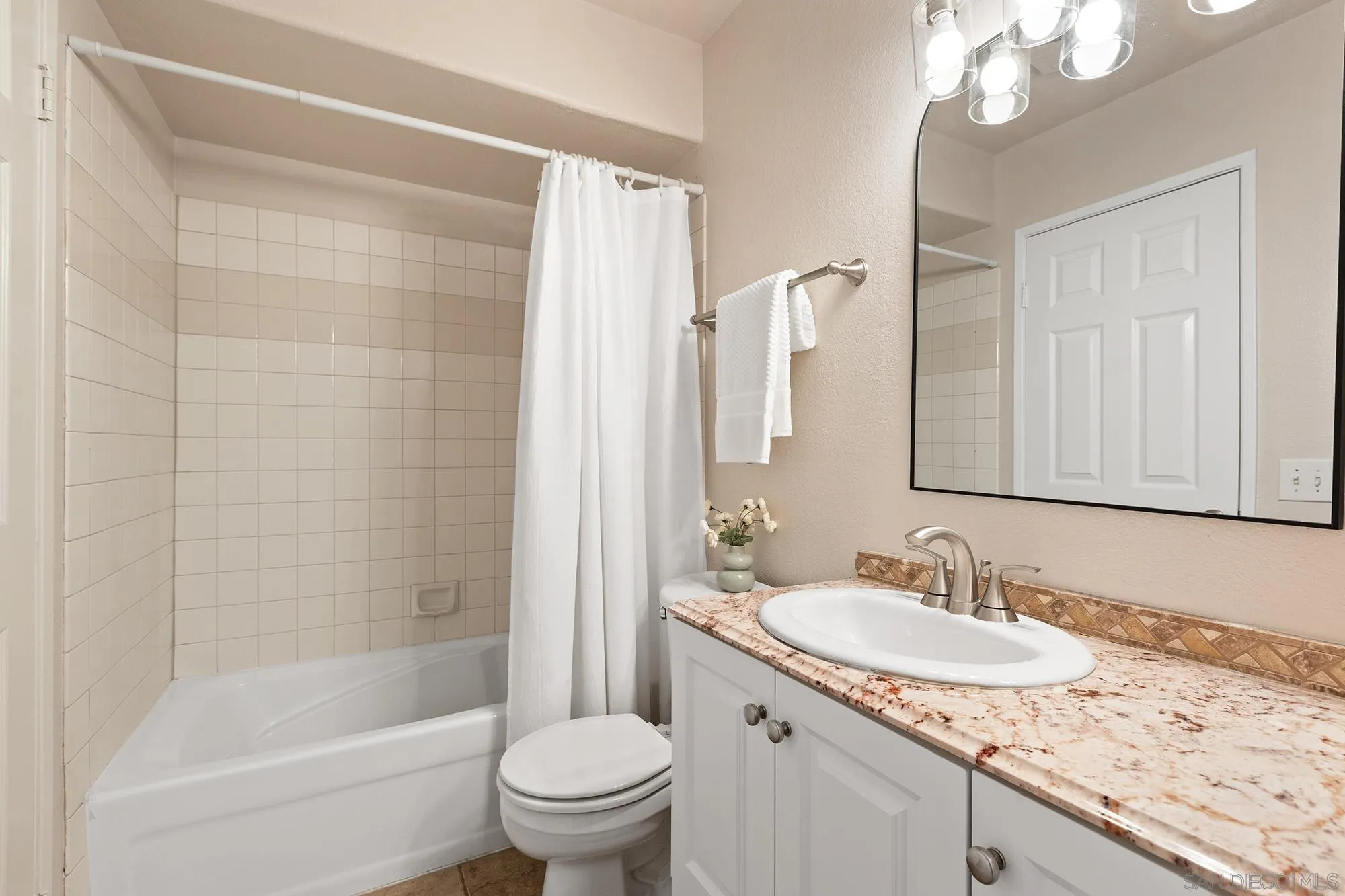 13939 Country Creek Road Poway, CA 92064 - Photo 13 of 33