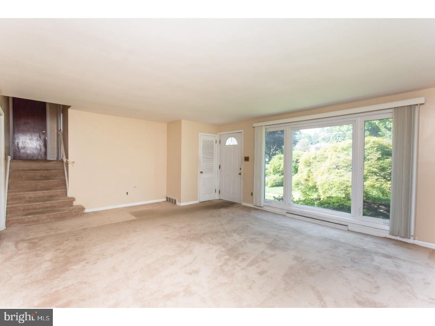 801 Rhoads Drive Springfield, PA 19064 - Photo 3 of 24 Living Room
