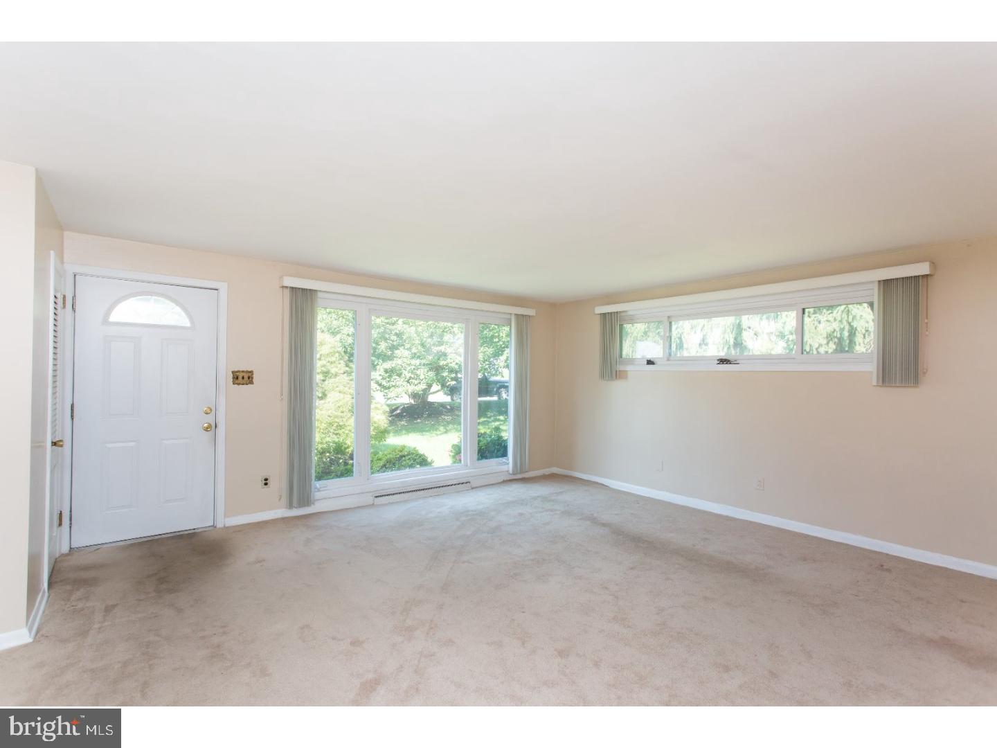 801 Rhoads Drive Springfield, PA 19064 - Photo 4 of 24 Living Room