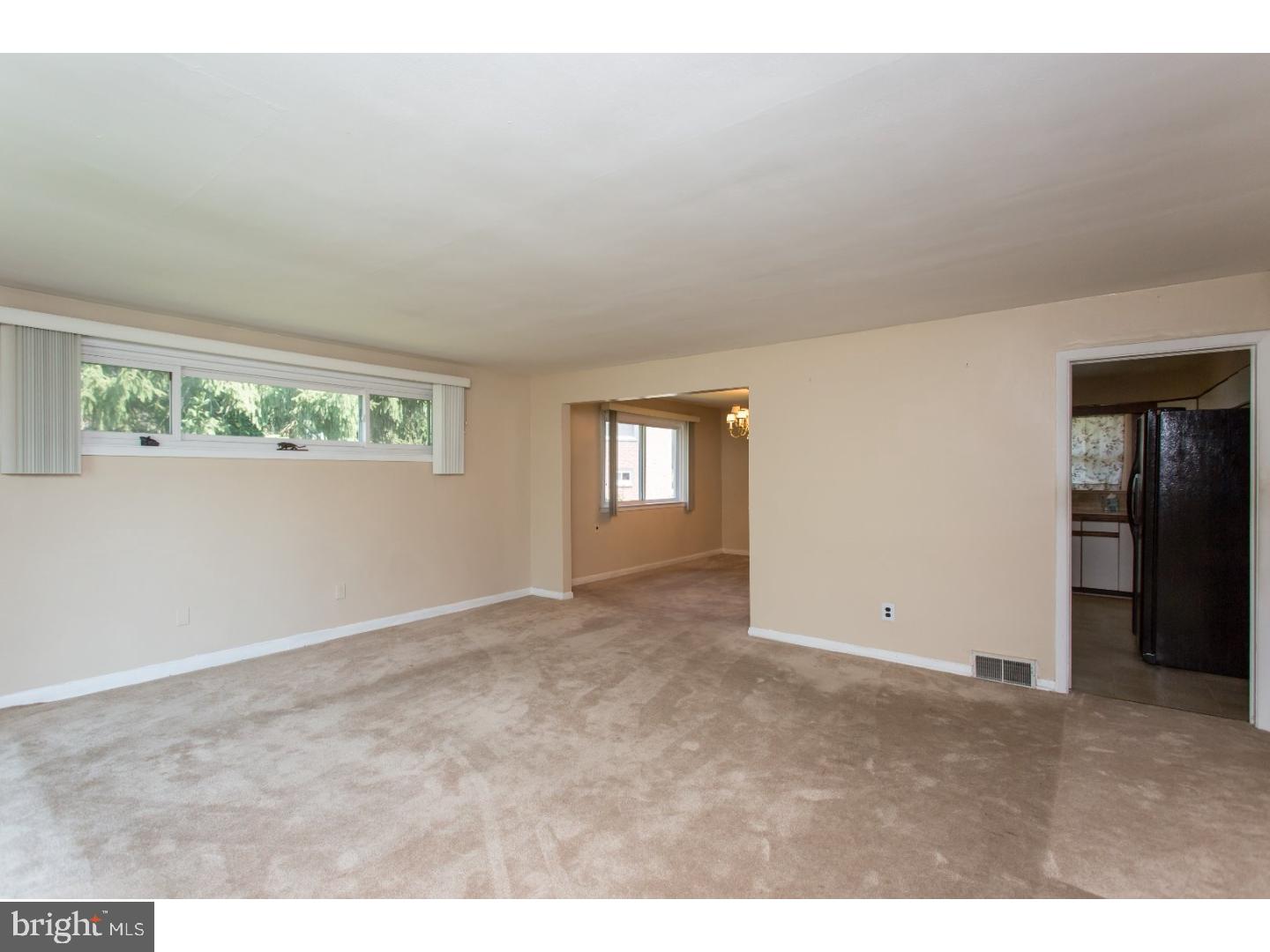 801 Rhoads Drive Springfield, PA 19064 - Photo 5 of 24 Living Room