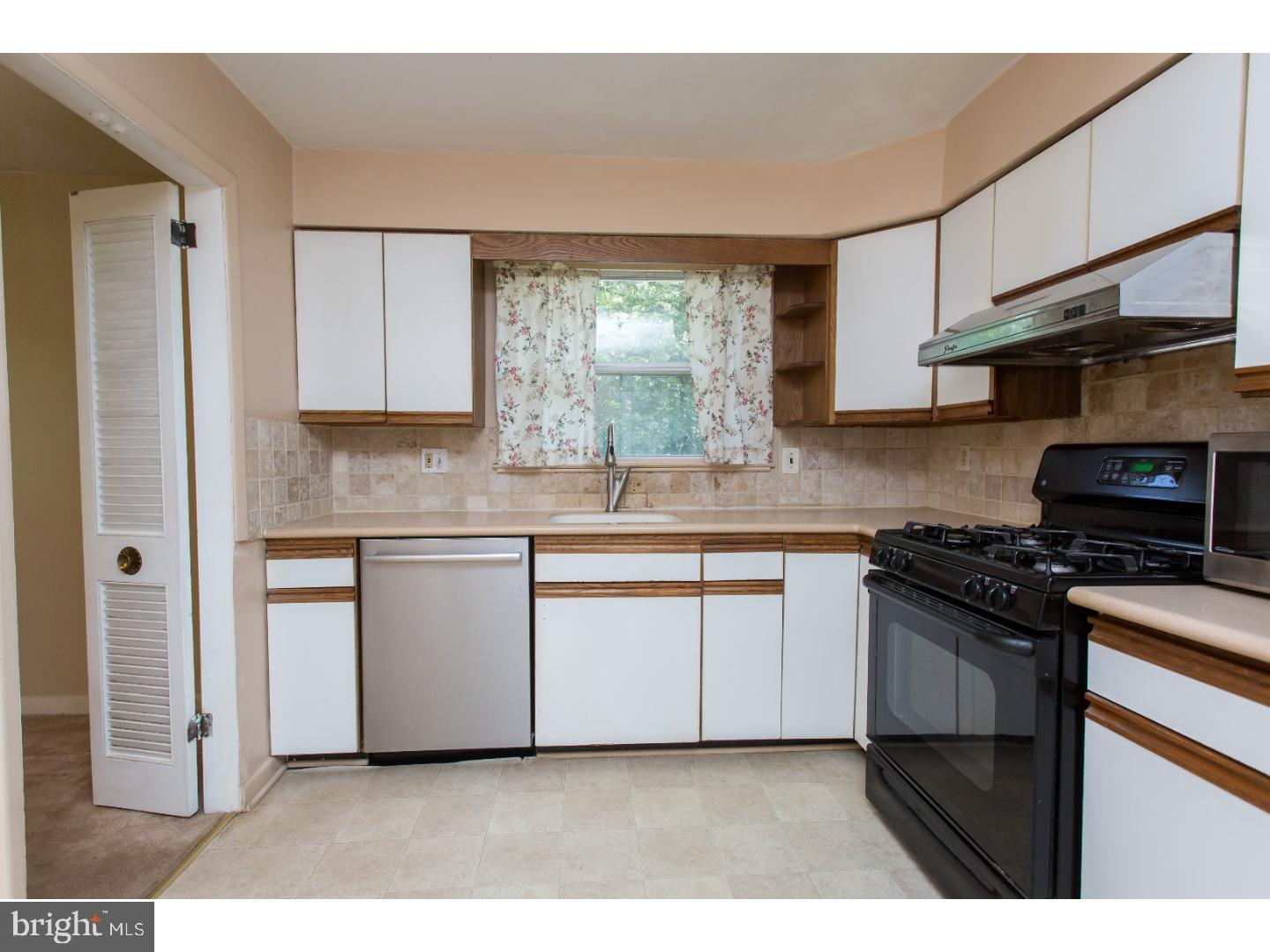 801 Rhoads Drive Springfield, PA 19064 - Photo 8 of 24 Kitchen