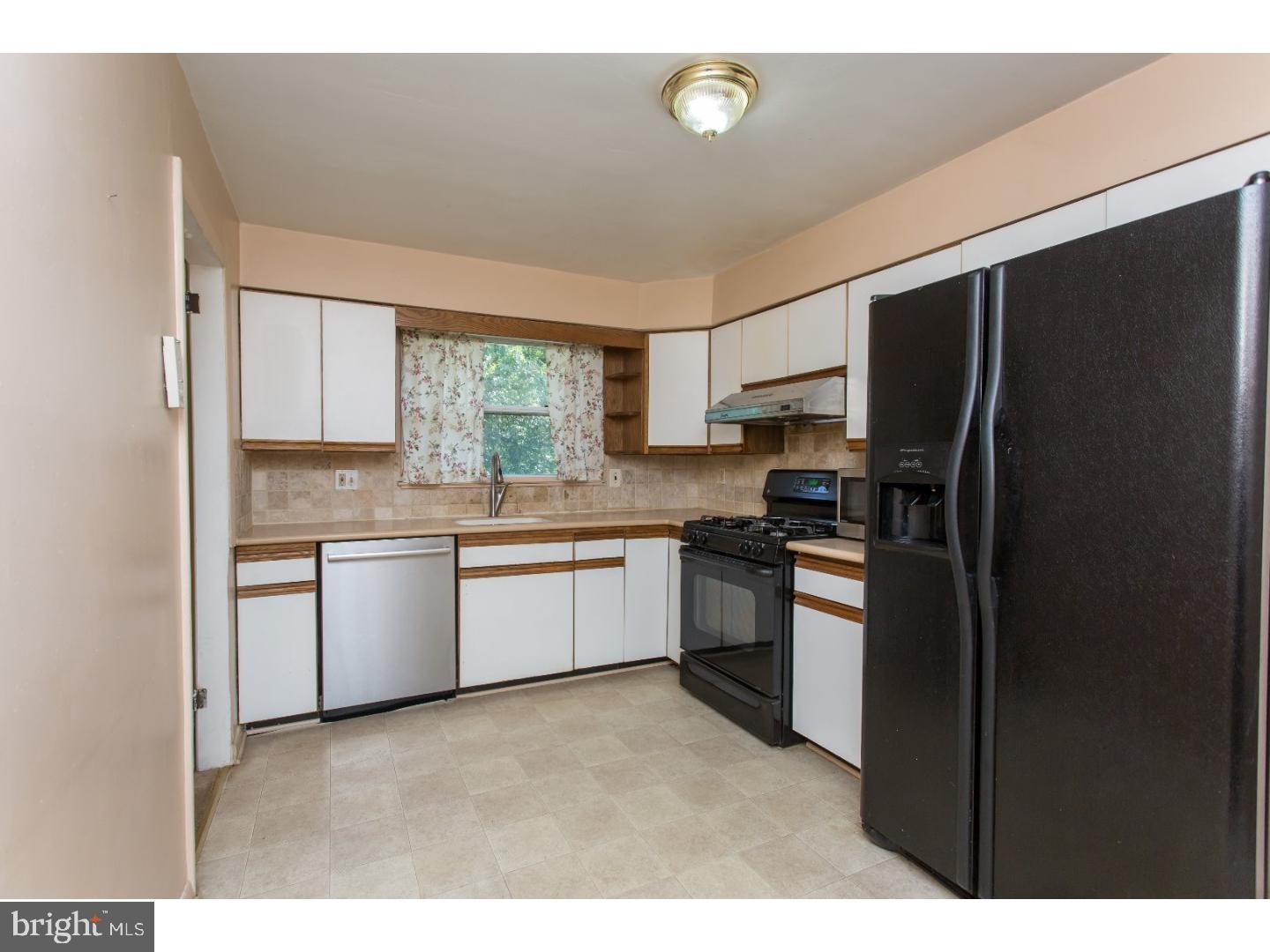 801 Rhoads Drive Springfield, PA 19064 - Photo 10 of 24 Kitchen