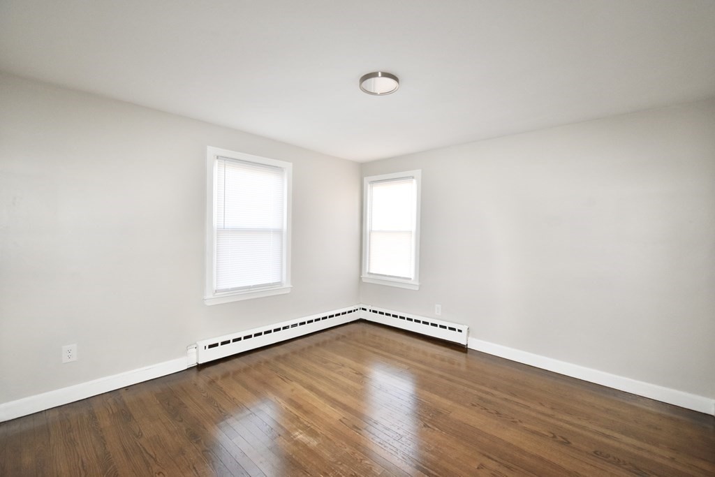 85 Farnsworth Street Springfield, MA 01107 - Photo 4 of 15