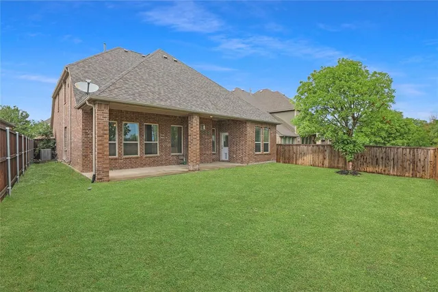 $549,000 | 925 Spring Falls Drive, McKinney, TX 75071