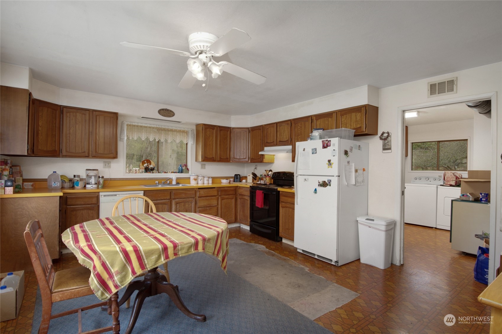 7765 Cultus Bay Road Clinton, WA 98236 - Photo 13 of 40 Gallery Image 13