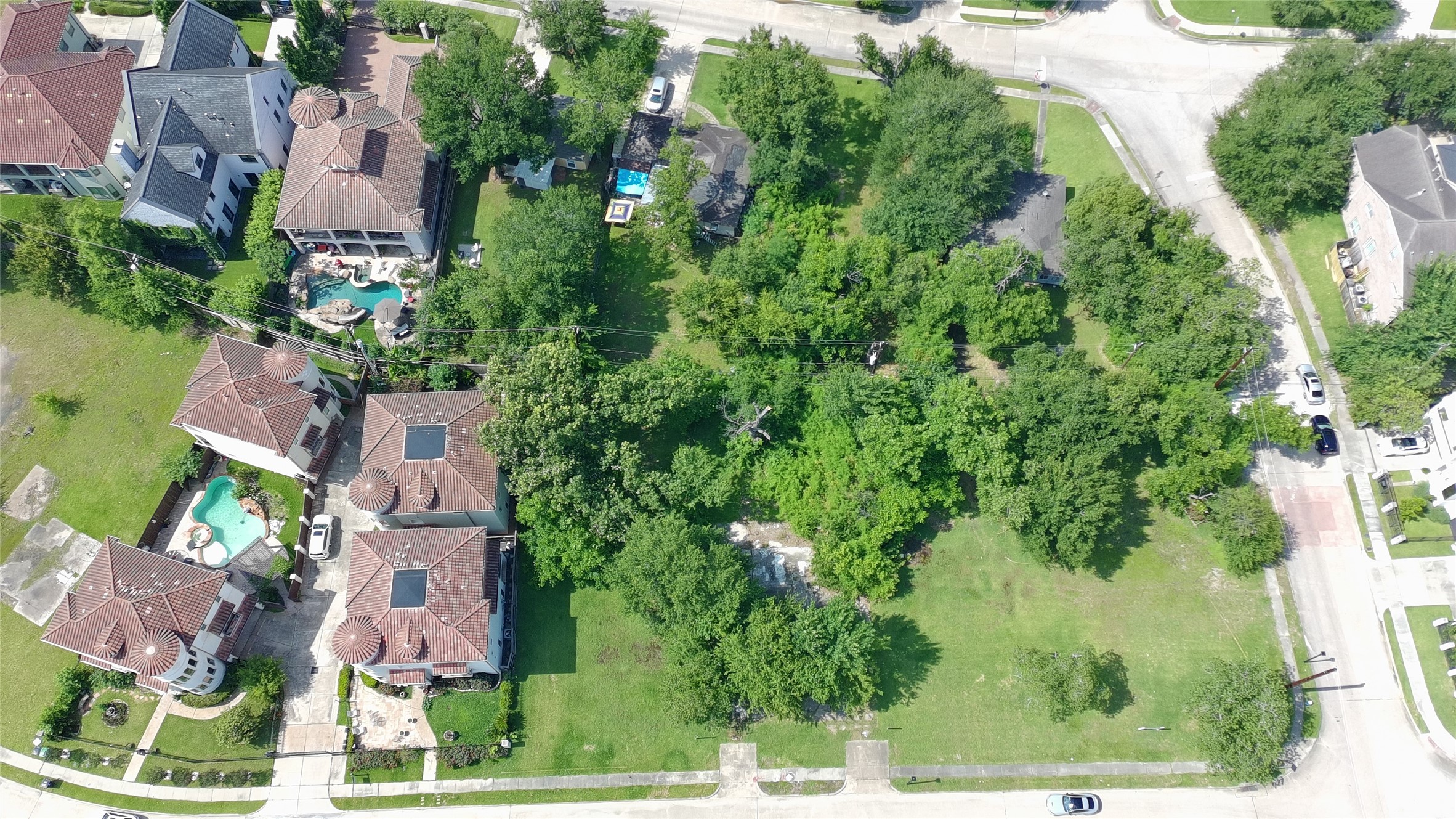 5514 McCulloch Circle Houston, TX 77056 - Photo 2 of 10 an aerial view of residential houses with outdoor space and street view
