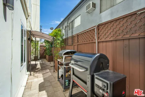 $1,195,000 | 11838 Kiowa Avenue, Unit 101, Los Angeles, CA 90049