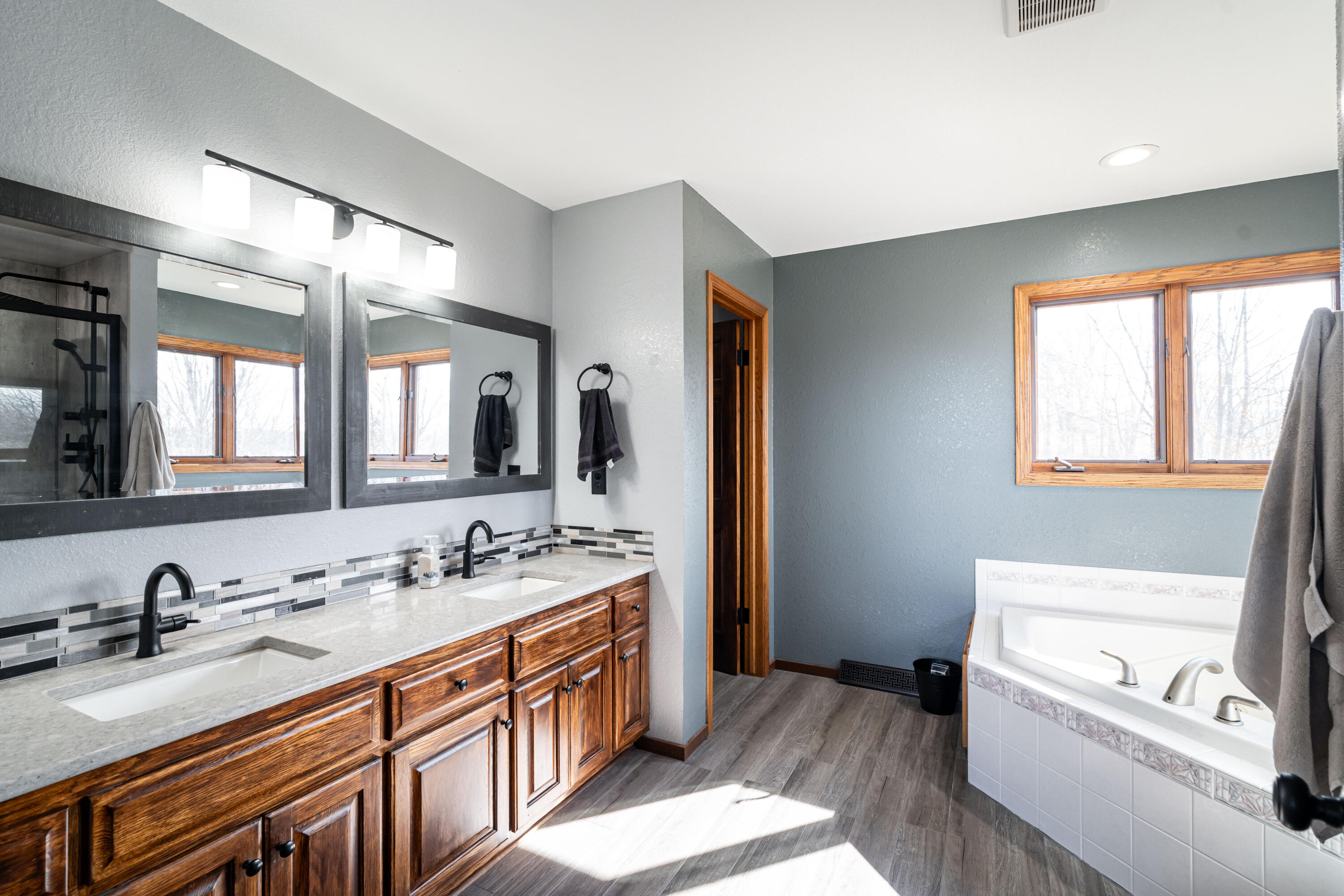 5290 Fawn Trail Addison, WI 53027 - Photo 21 of 56 Primary suite