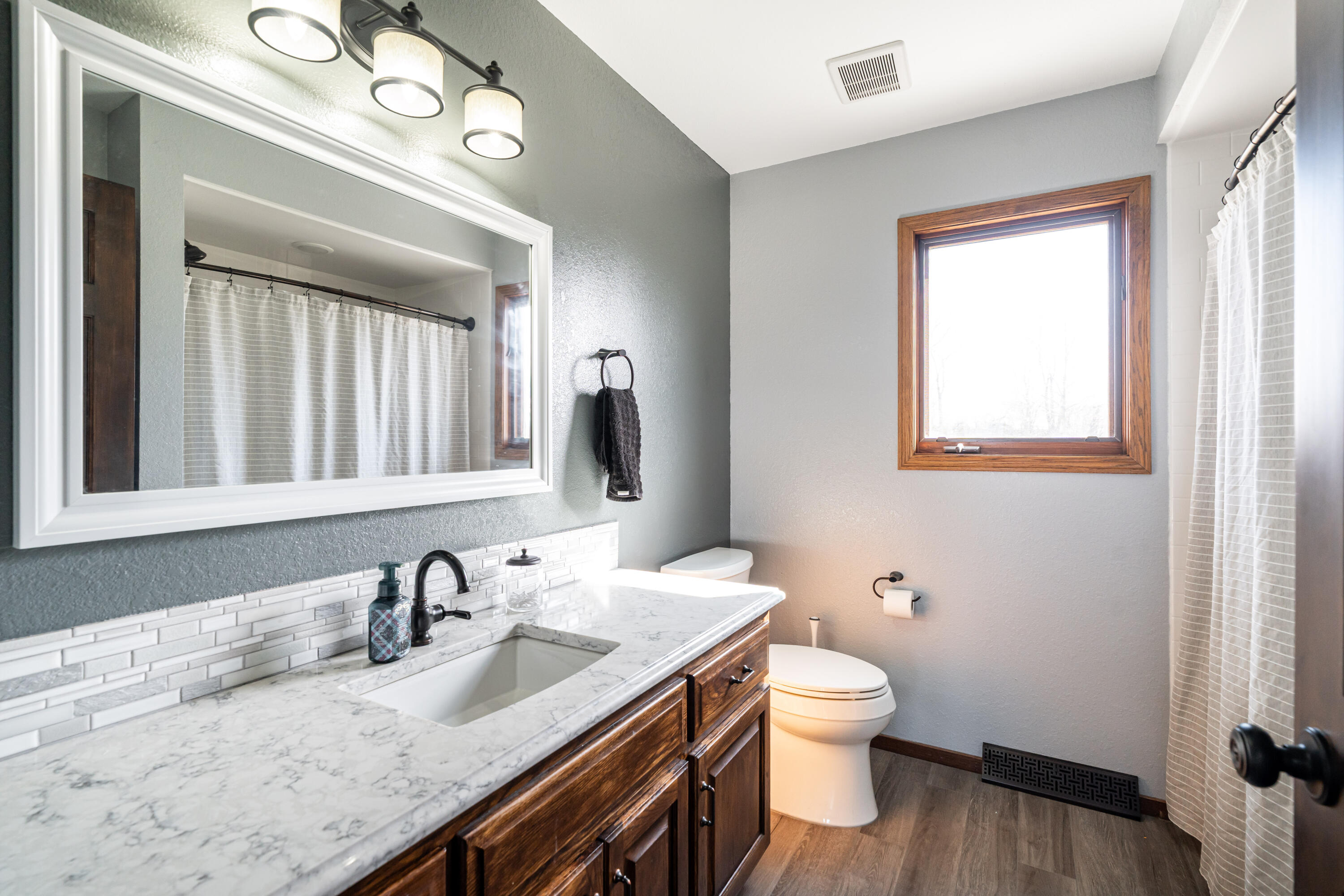 5290 Fawn Trail Addison, WI 53027 - Photo 39 of 56 Upper main hall bath