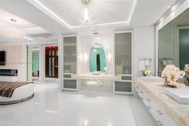 $8,250,000 | 1100 Biscayne Boulevard, Unit 6401, Miami, FL 33132