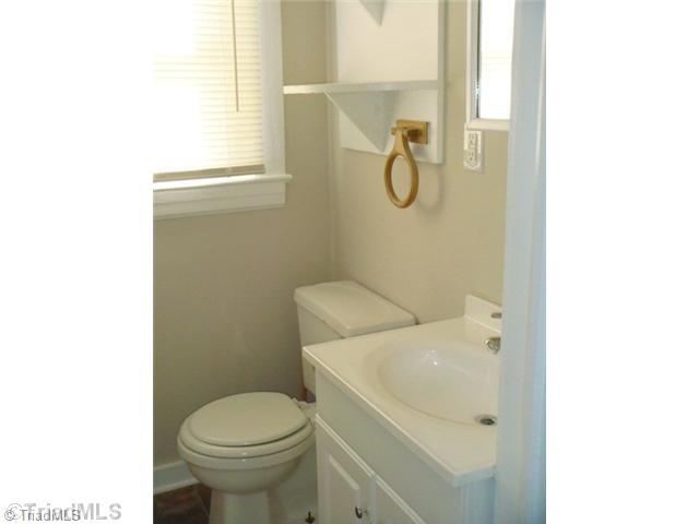 614 South Franklin Road Mount Airy, NC 27030 - Photo 9 of 10 Bath.