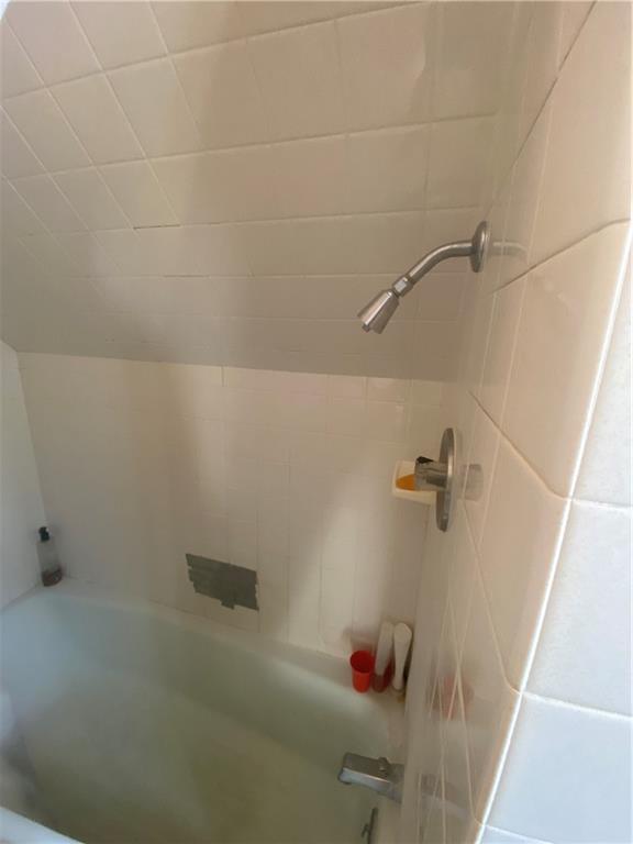 403 Bruce Street McKees Rocks, PA 15136 - Photo 16 of 20 a bathroom with a bathtub
