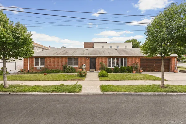 $899,999 | 900 Vincent Avenue | Throgs Neck