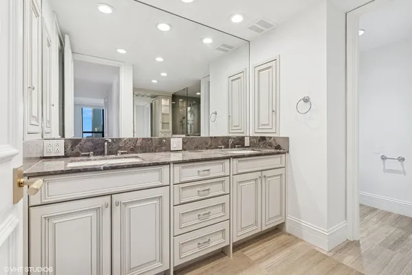 $1,999,000 | 180 East Pearson Street, Unit 3807, Chicago, IL 60611