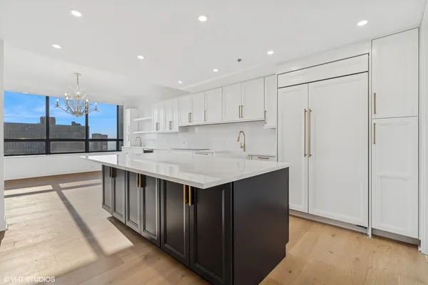 $1,999,000 | 180 East Pearson Street, Unit 3807, Chicago, IL 60611