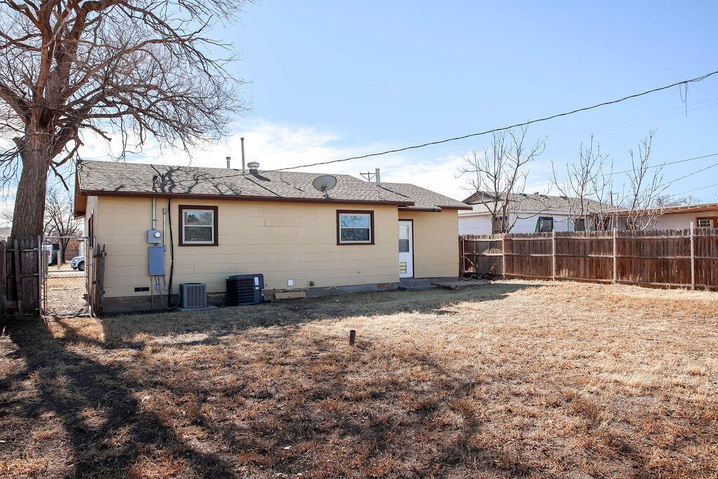 532 54th Street Lubbock, TX 79404 - Photo 17 of 19 a house view with a backyard space