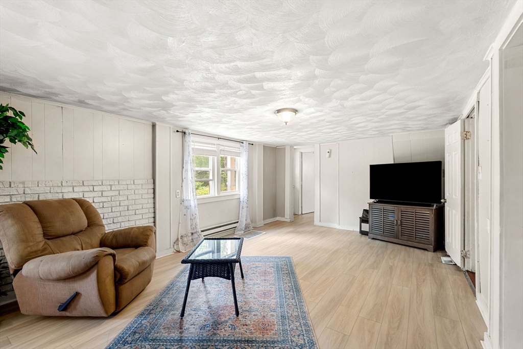 124 Hazen Road Shirley, MA 01464 - Photo 8 of 29