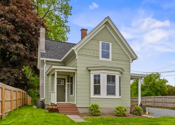 $425,000 | 225 Latham Works Lane, Hartford, VT 05001