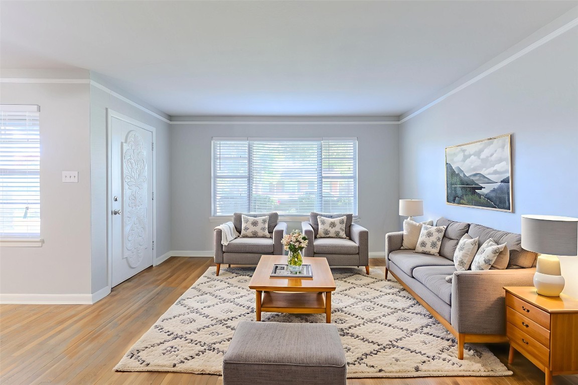 6609 Imogene Street Houston, TX 77074 - Photo 3 of 33 a living room with furniture and a window