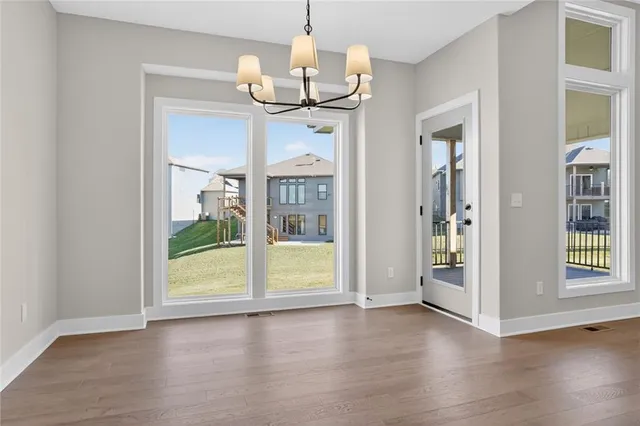 $729,900 | 7060 Yulich Court, Parkville, MO 64152