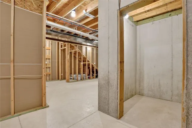 $729,900 | 7060 Yulich Court, Parkville, MO 64152