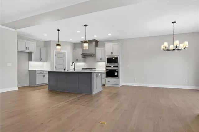 $729,900 | 7060 Yulich Court, Parkville, MO 64152