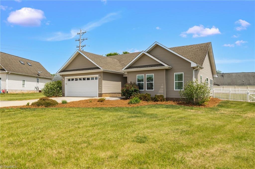 126 Applegate Court Mocksville, NC 27028 - Photo 3 of 37