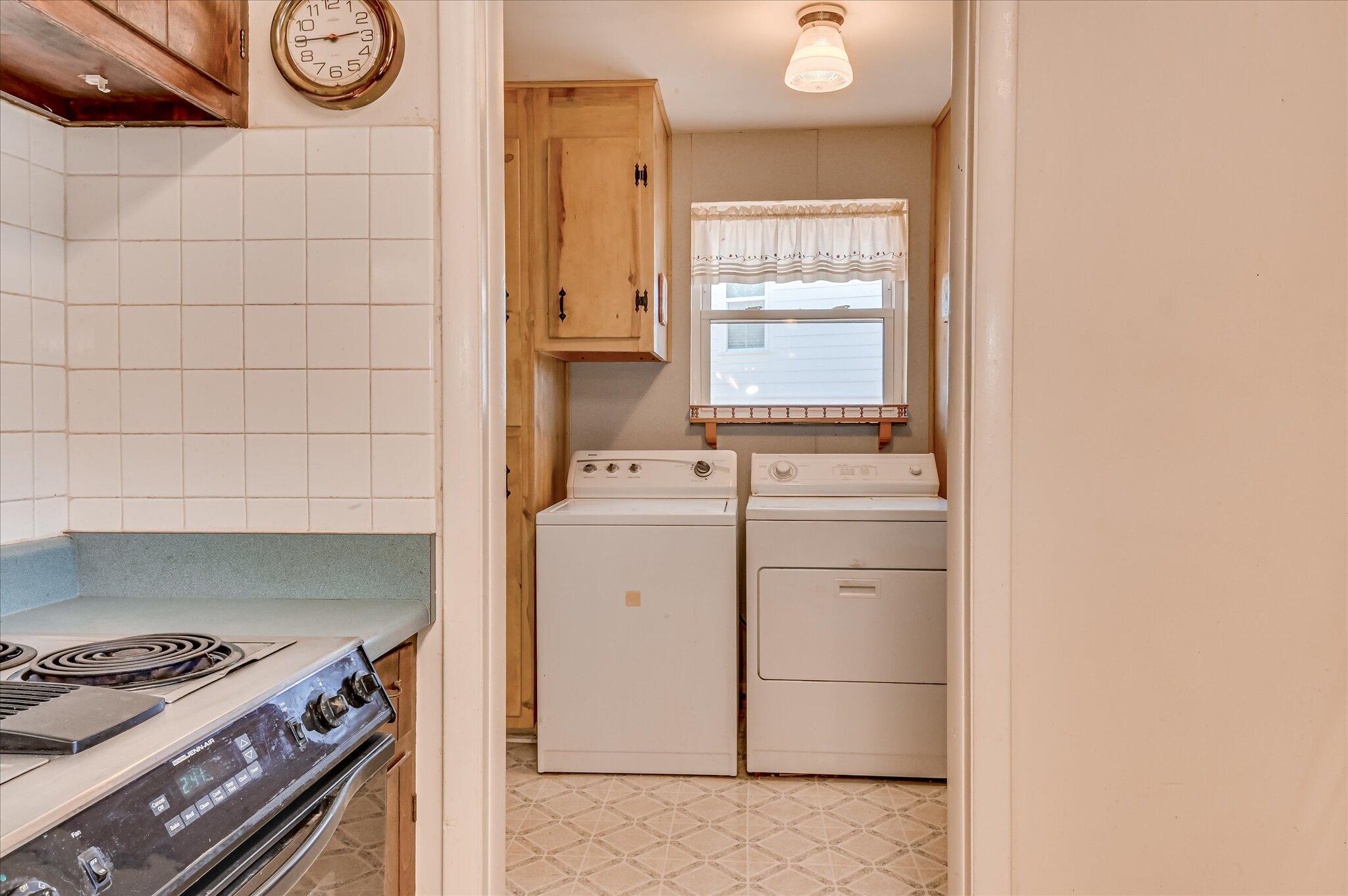 2202 Dartmouth Road Augusta, GA 30904 - Photo 12 of 34 Laundry/Pantry area