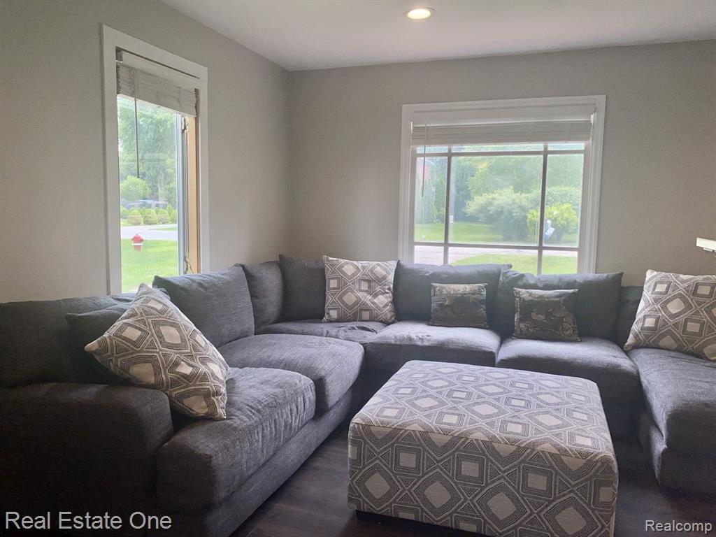 947 Grace Avenue Rochester Hills, MI 48307 - Photo 15 of 47
