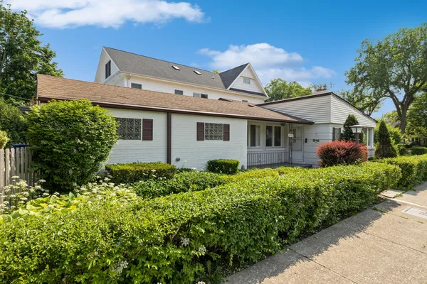 $3,900 | 4701 Lawn Avenue, Western Springs, IL 60558