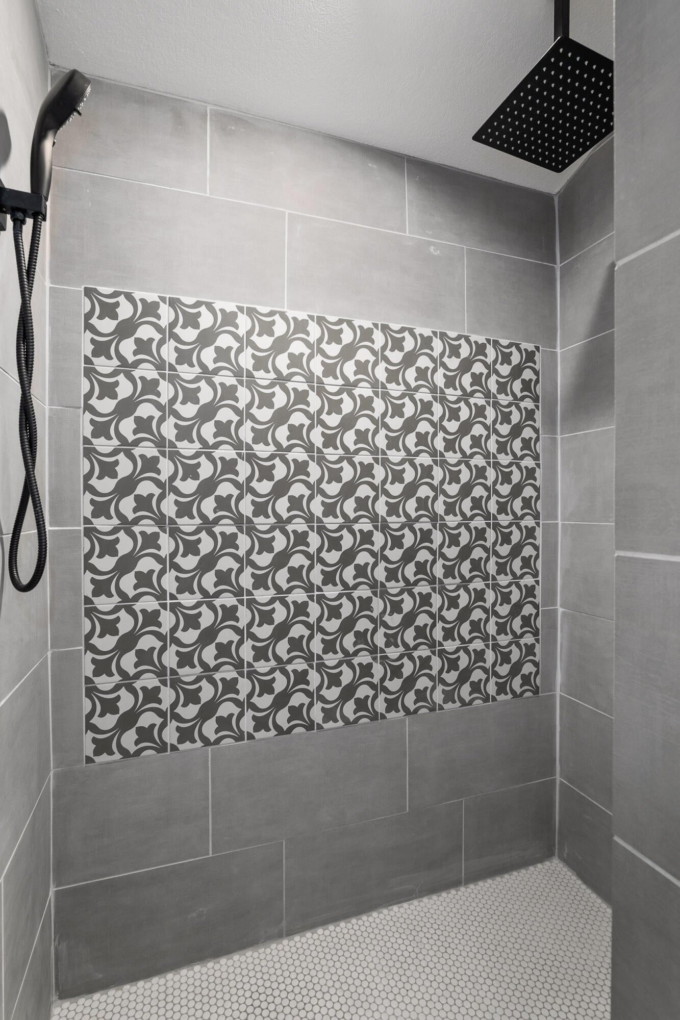 8442 New Hope Road Grants Pass, OR 97527 - Photo 27 of 84 Primary Bath Walk-in Shower