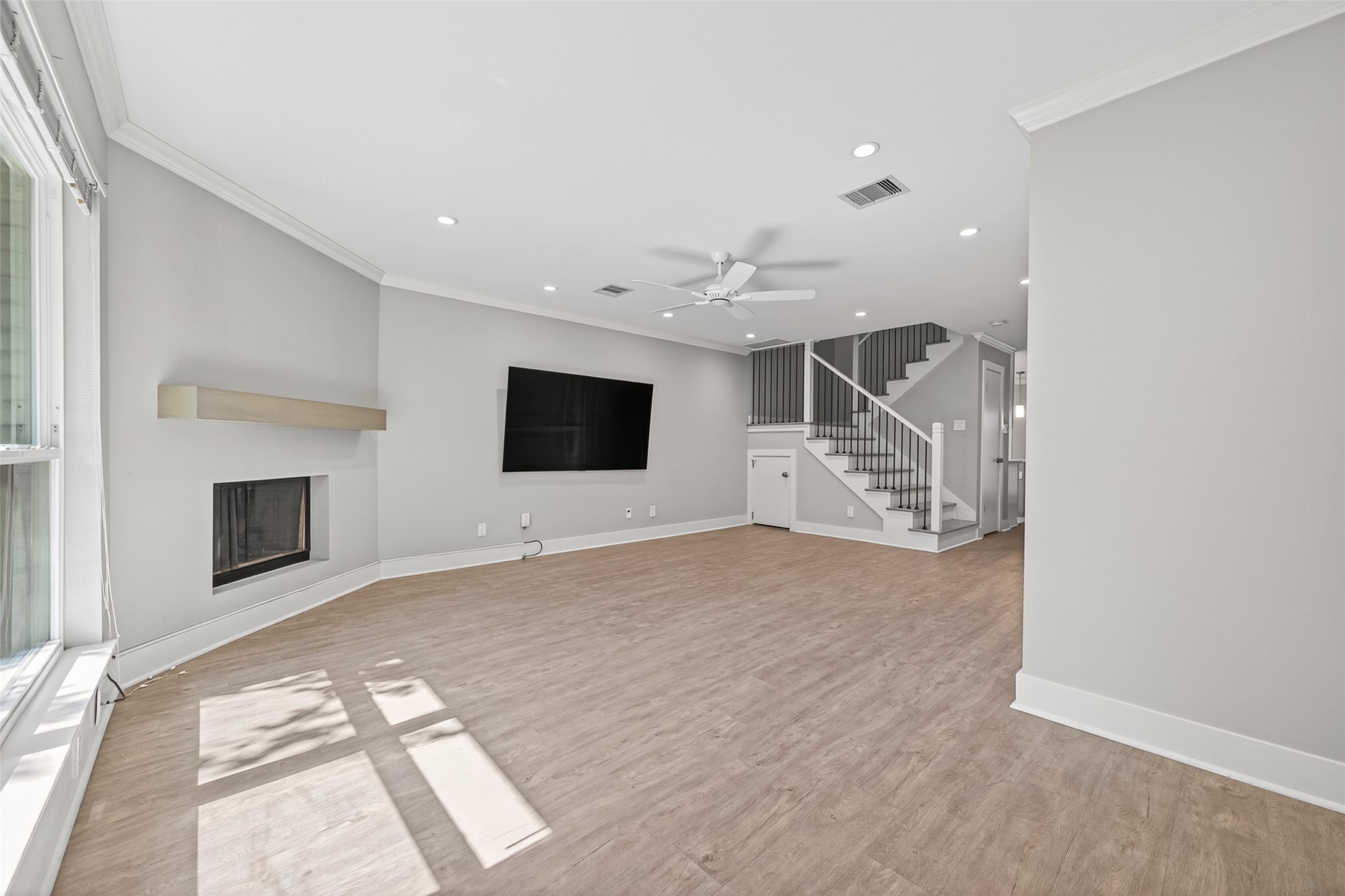 1805 Witte Road, Unit 3 Houston, TX 77080 - Photo 3 of 33 a view of a livingroom with a fireplace
