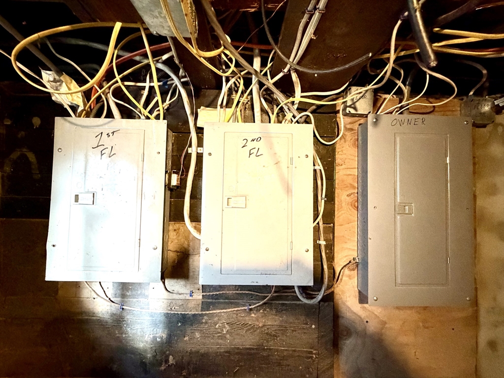 107 Tyler Street Springfield, MA 01109 - Photo 16 of 39