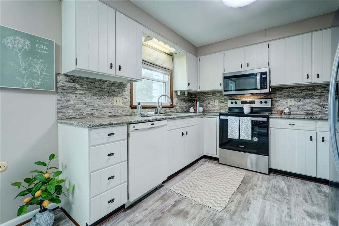 41 Ridge Castle Drive Irondequoit, NY 14622 - Photo 11 of 22