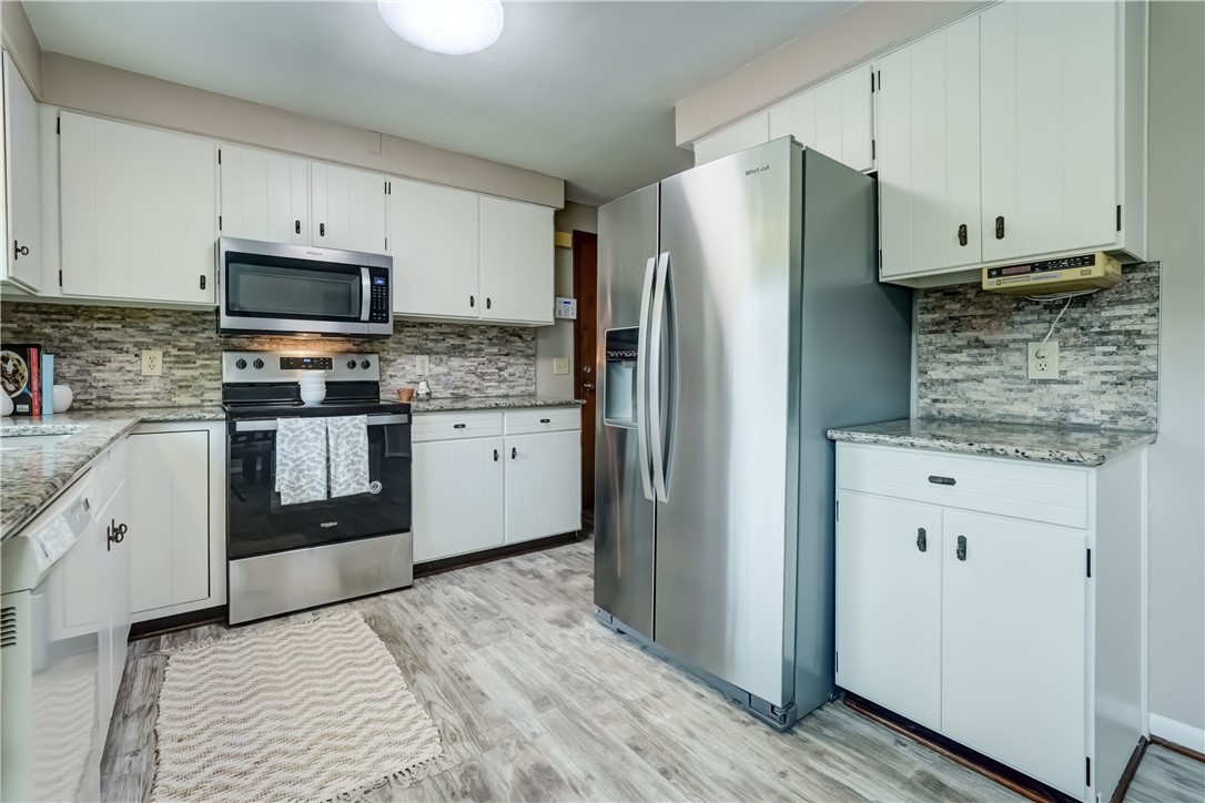 41 Ridge Castle Drive Irondequoit, NY 14622 - Photo 12 of 22