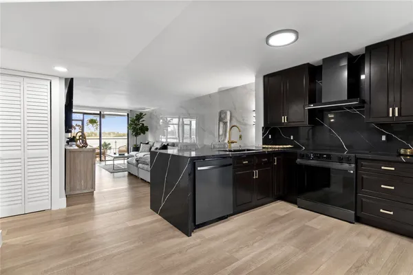 $2,400 | 118 Lake Emerald Drive, Oakland Park, FL 33309