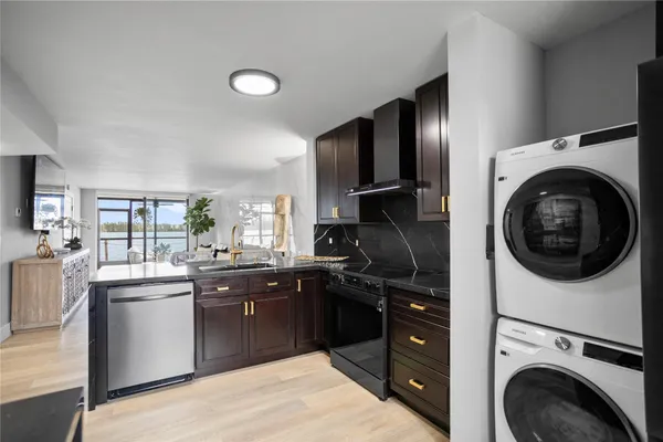 $2,400 | 118 Lake Emerald Drive, Oakland Park, FL 33309